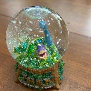 Ultra Rare Downtown Disney Springs T-Rex Cafe Restaurant Mini Snow Globe